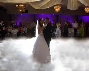 newlyweds dancing